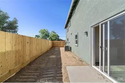 209 10th, Bakersfield, CA 93304 - Photo 7