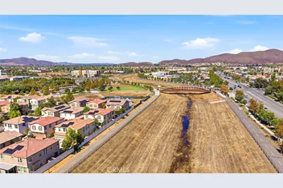 30425 Village Knoll Drive, Menifee, CA 92584 - Photo 33