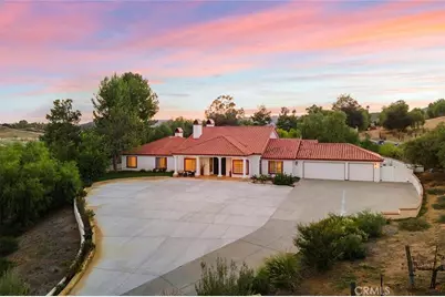 39555 Avenida Bonita, Murrieta, CA 92562 - Photo 7