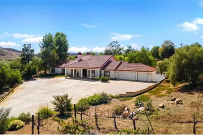 39555 Avenida Bonita, Murrieta, CA 92562 - Photo 5