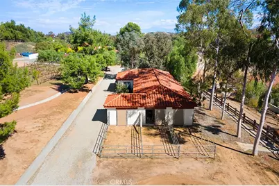 39555 Avenida Bonita, Murrieta, CA 92562 - Photo 25