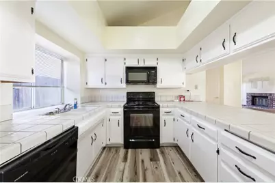 2712 Sunview, Bakersfield, CA 93306 - Photo 11