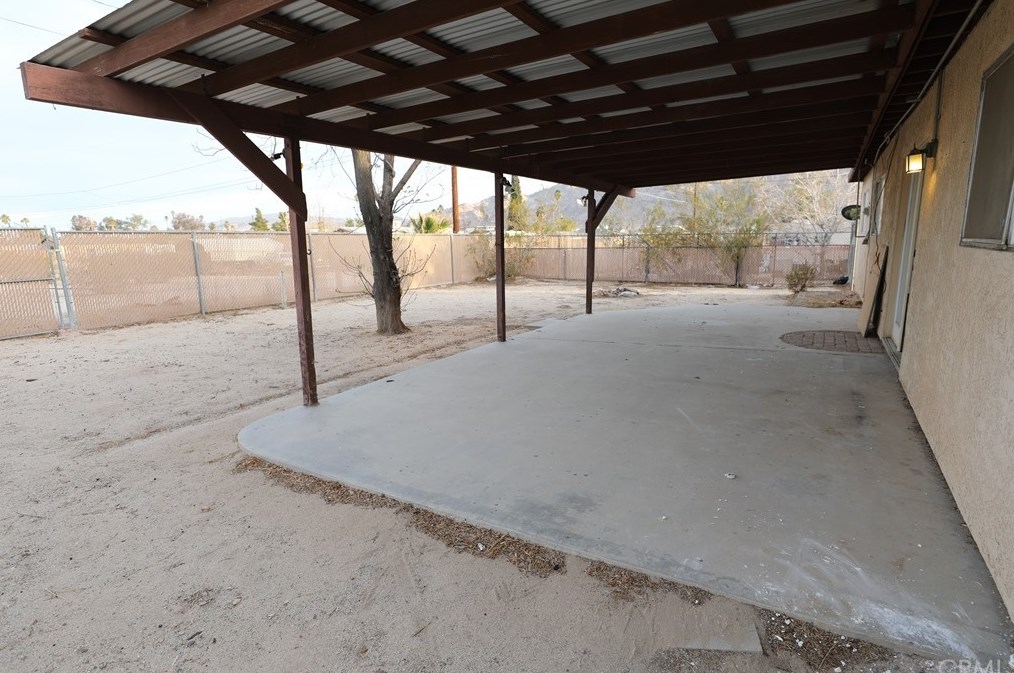5995 Morongo Rd, Twntynine Plm CA  92277-2051 exterior