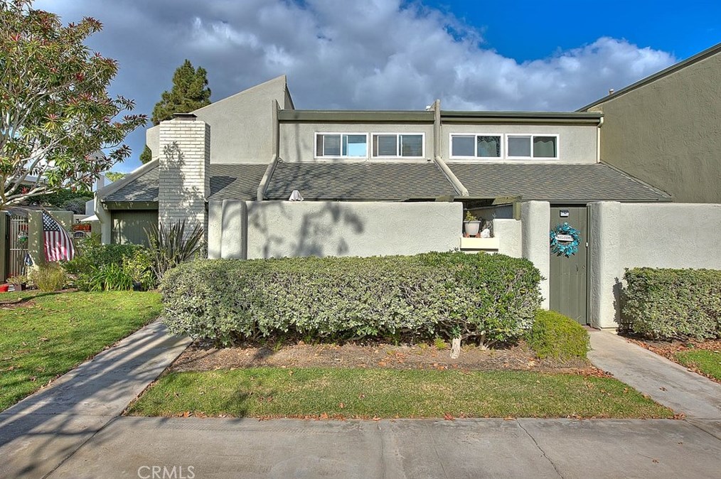 18691 Applewood Cir, Huntington Beach CA  92646-1857 exterior