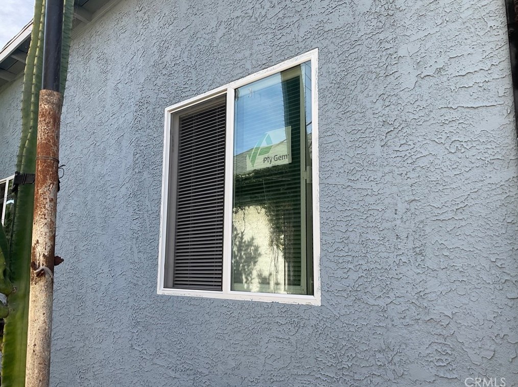 1430 57th St, Los Angeles CA  90011-4926 exterior