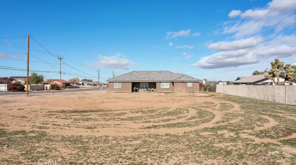 16515 Las Palmas St, Hesperia CA  92345-2114 exterior