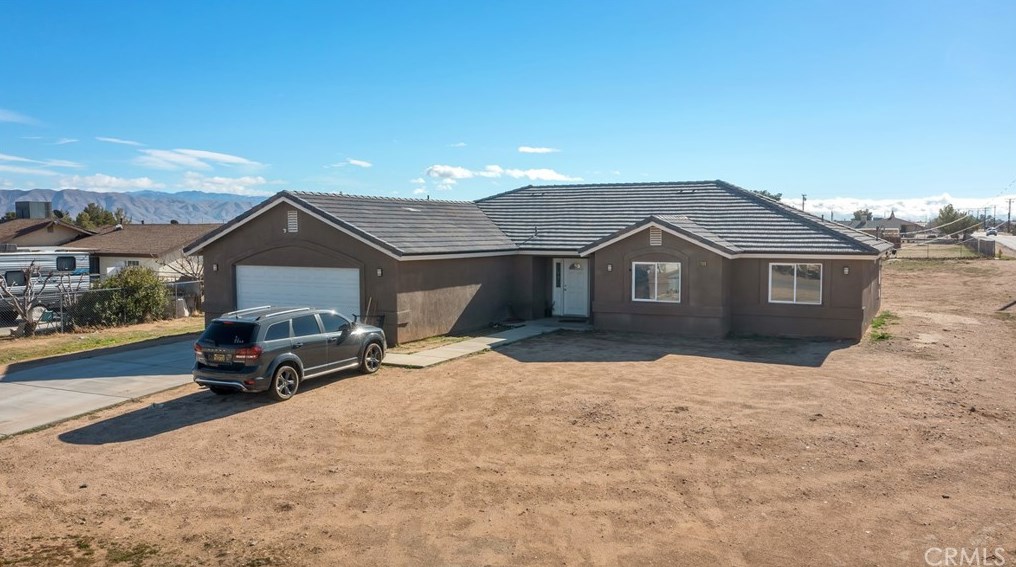 16515 Las Palmas St, Hesperia CA  92345-2114 exterior