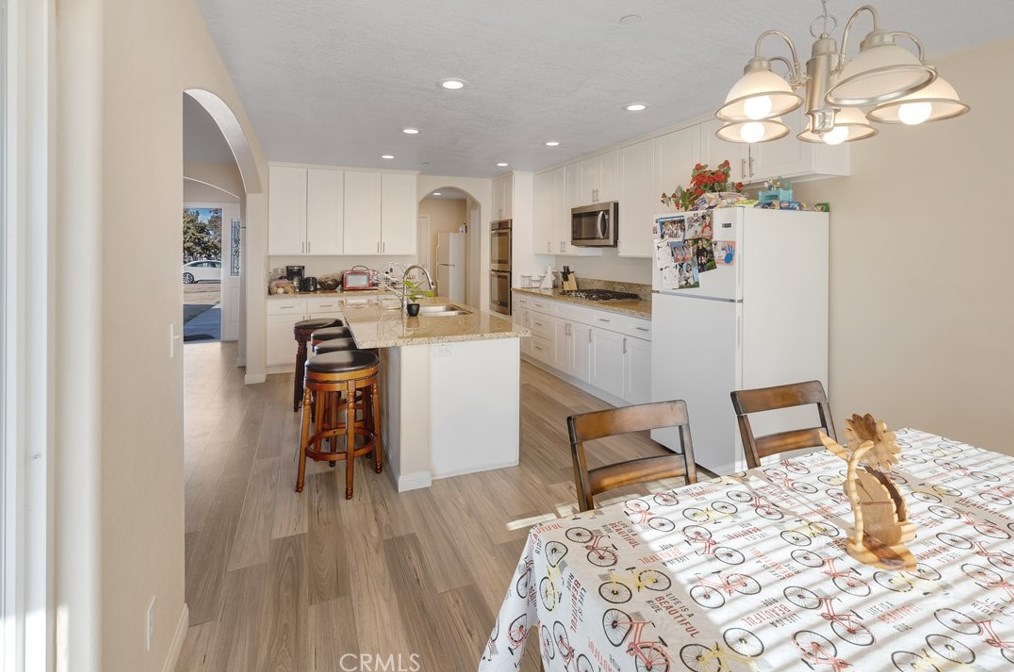 16515 Las Palmas St, Hesperia CA  92345-2114 exterior