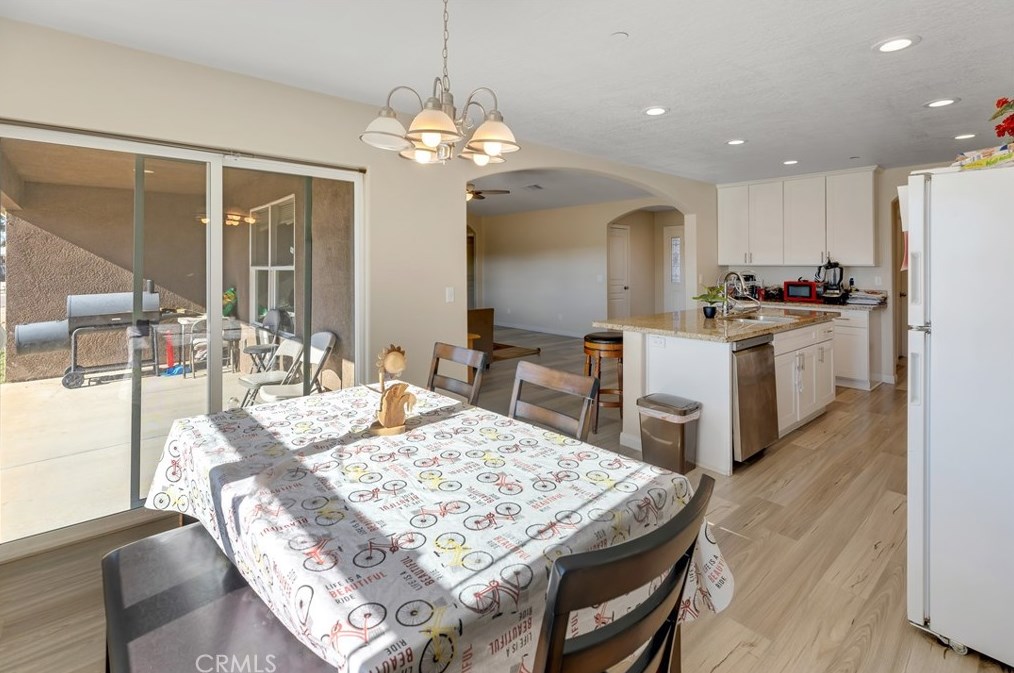 16515 Las Palmas St, Hesperia CA  92345-2114 exterior