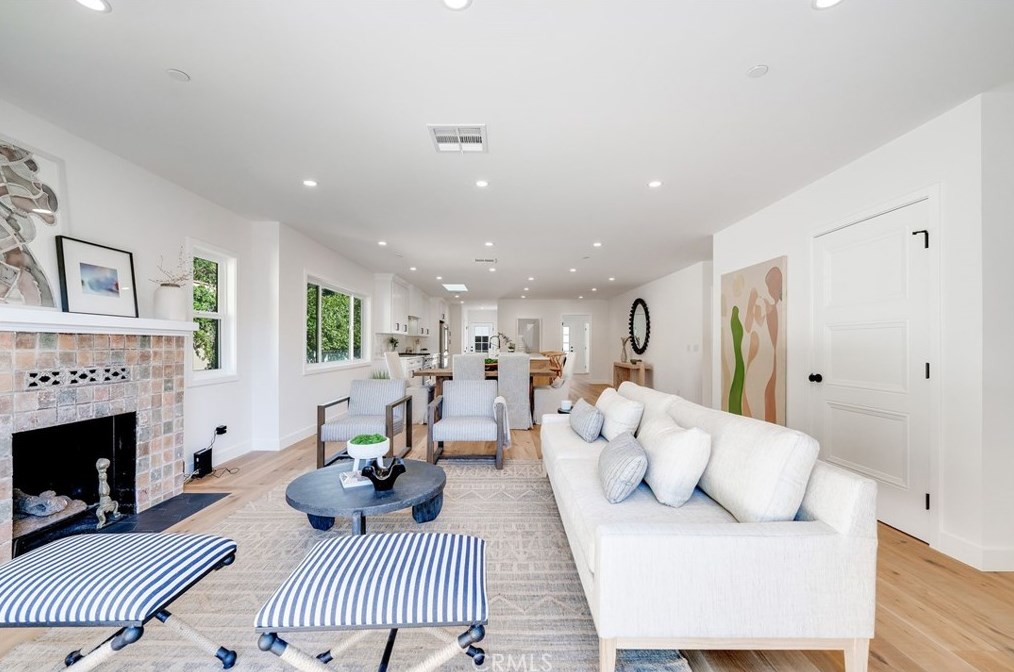 1172 Masselin Ave, Los Angeles CA  90019-2537 exterior