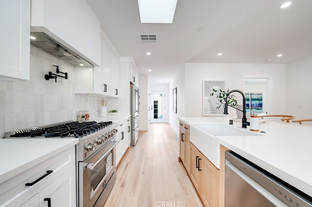 1172 Masselin Ave, Los Angeles CA  90019-2537 exterior