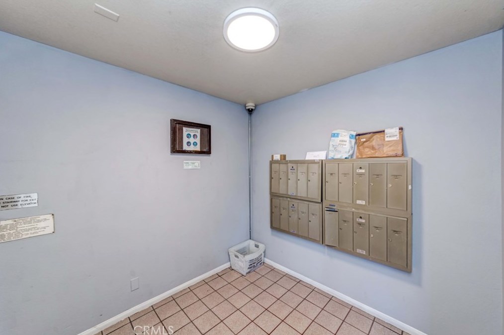 102 Manhattan Pl, Los Angeles CA  90004-7000 exterior