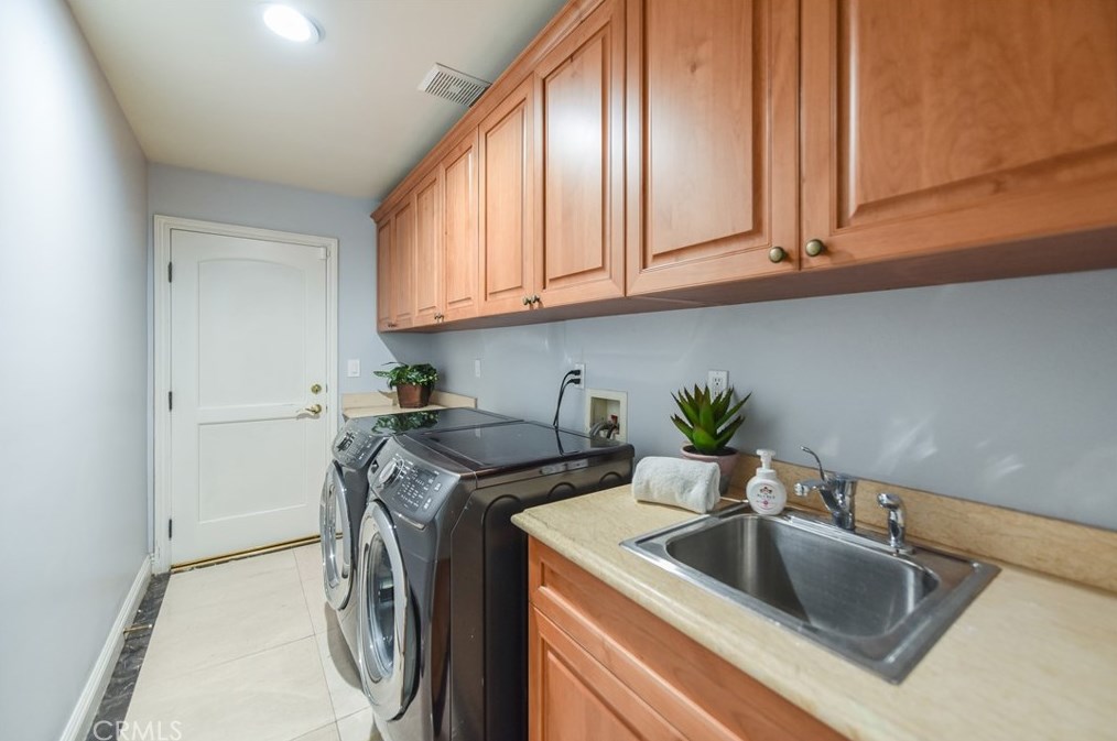 568 Avenida Esplendor, Walnut CA  91789-2684 exterior