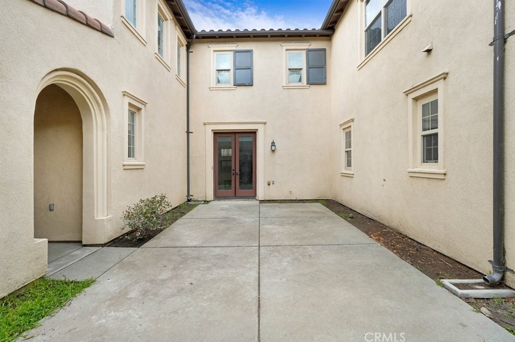 3027 Hampton Way, Ontario CA  91761-2631 exterior