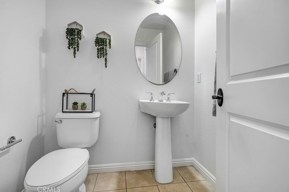 3027 Hampton Way, Ontario CA  91761-2631 exterior