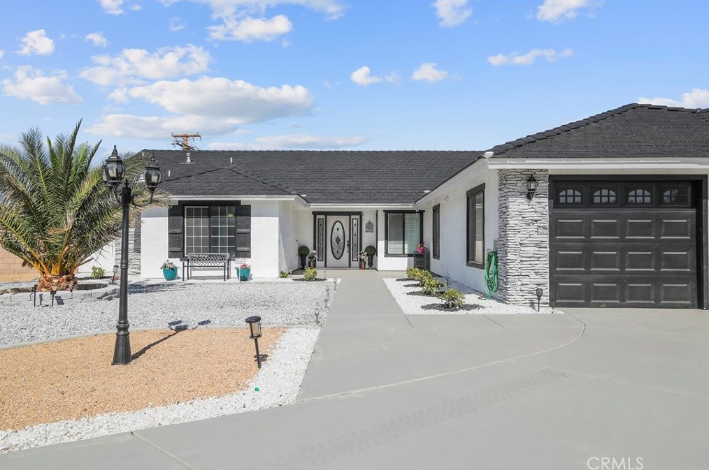 12909 Casco Rd, Apple Valley CA  92308-6265 exterior