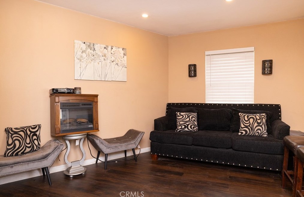 659 60th St, Los Angeles CA  90001-1011 exterior