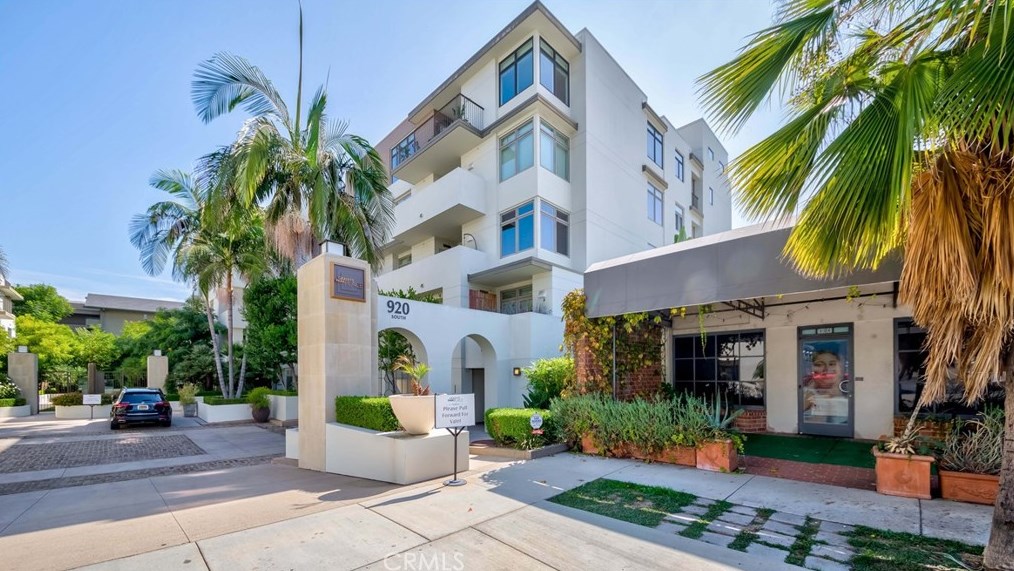 920 Granite Dr, Pasadena CA  91101-3534 exterior