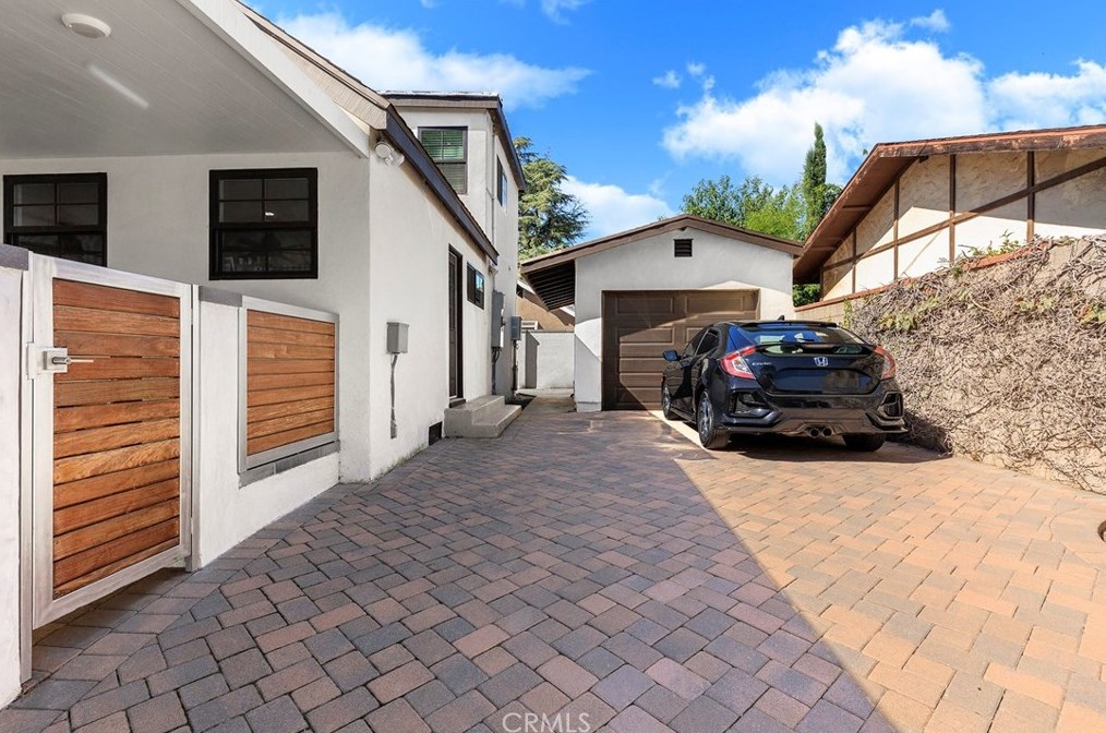 329 Stanton St, Pasadena CA  91103-1458 exterior