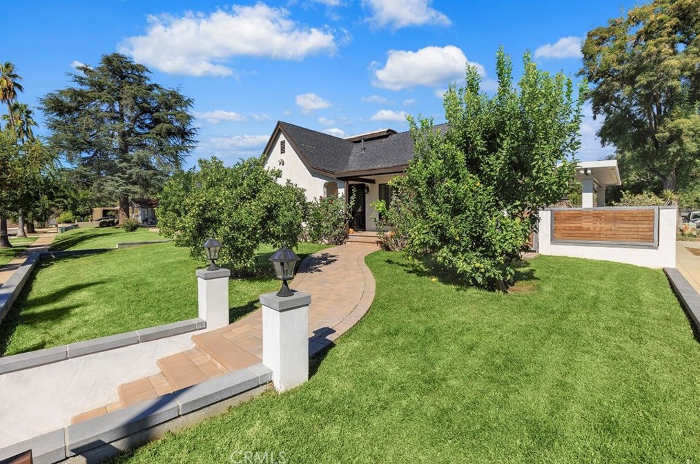 329 Stanton St, Pasadena CA  91103-1458 exterior