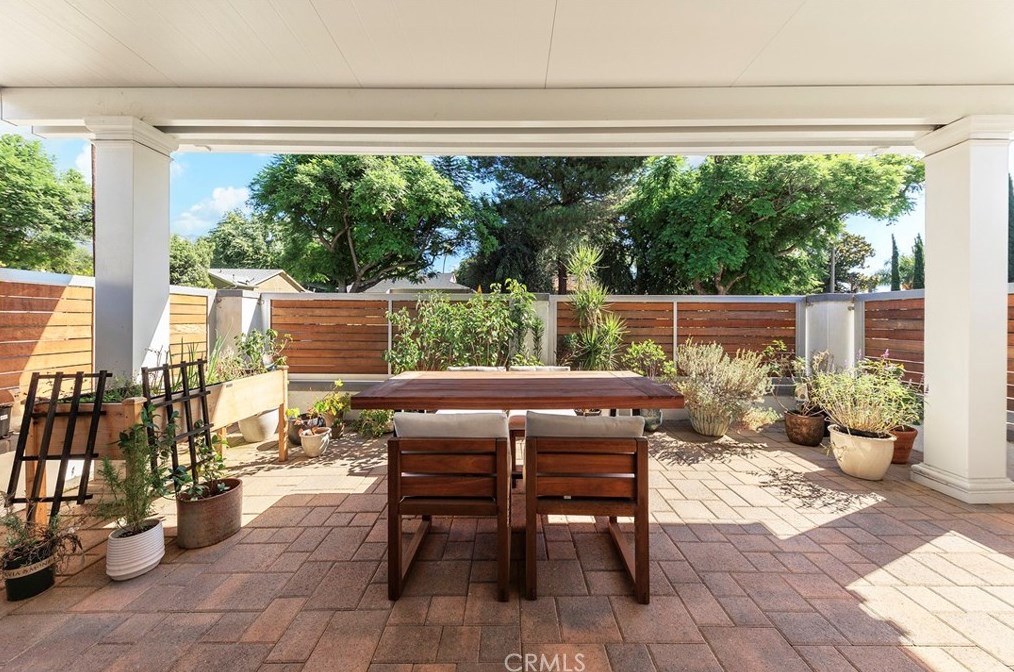 329 Stanton St, Pasadena CA  91103-1458 exterior