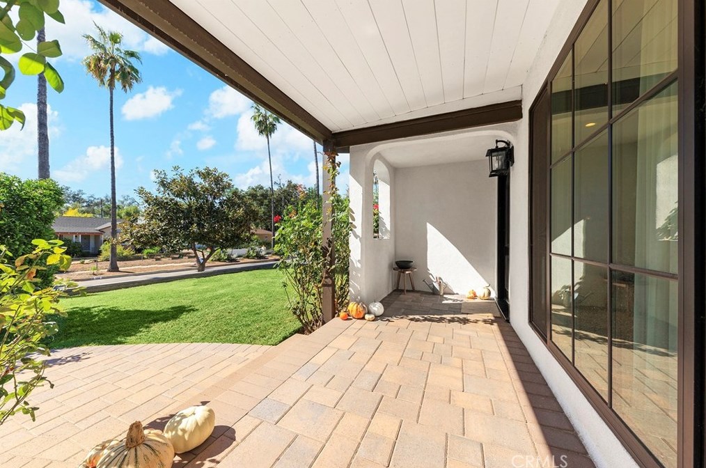 329 Stanton St, Pasadena CA  91103-1458 exterior