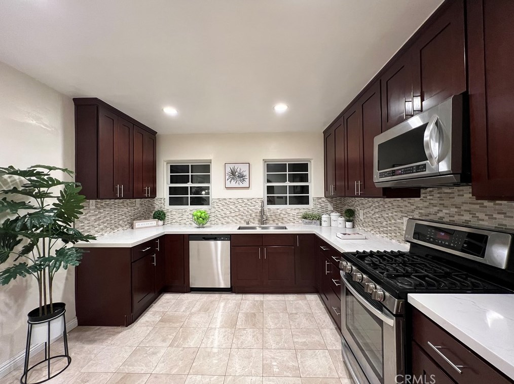 329 Stanton St, Pasadena CA  91103-1458 exterior