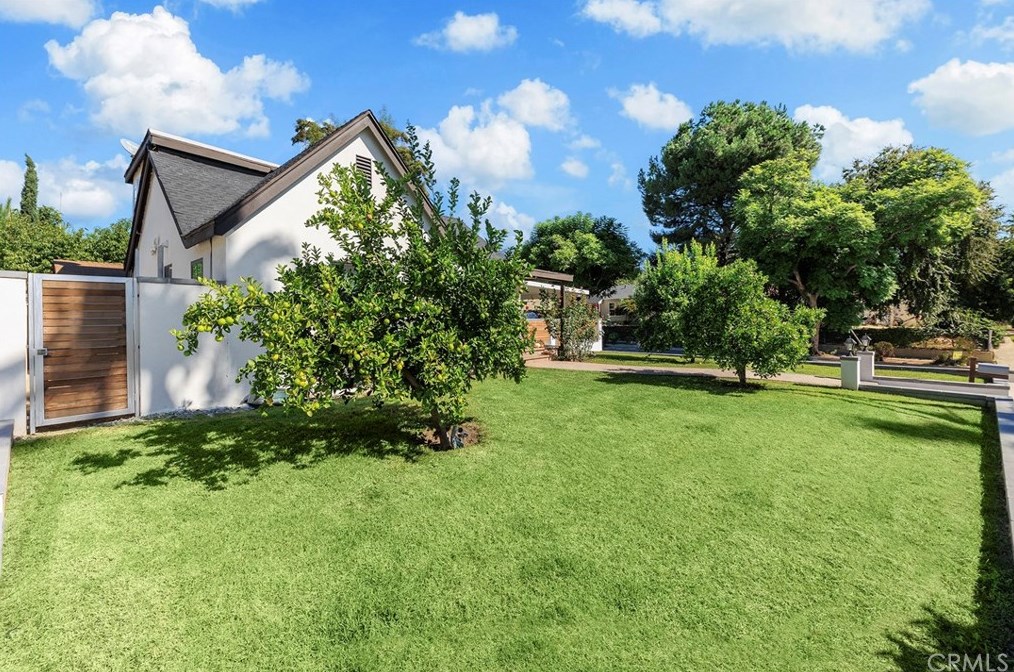 329 Stanton St, Pasadena CA  91103-1458 exterior