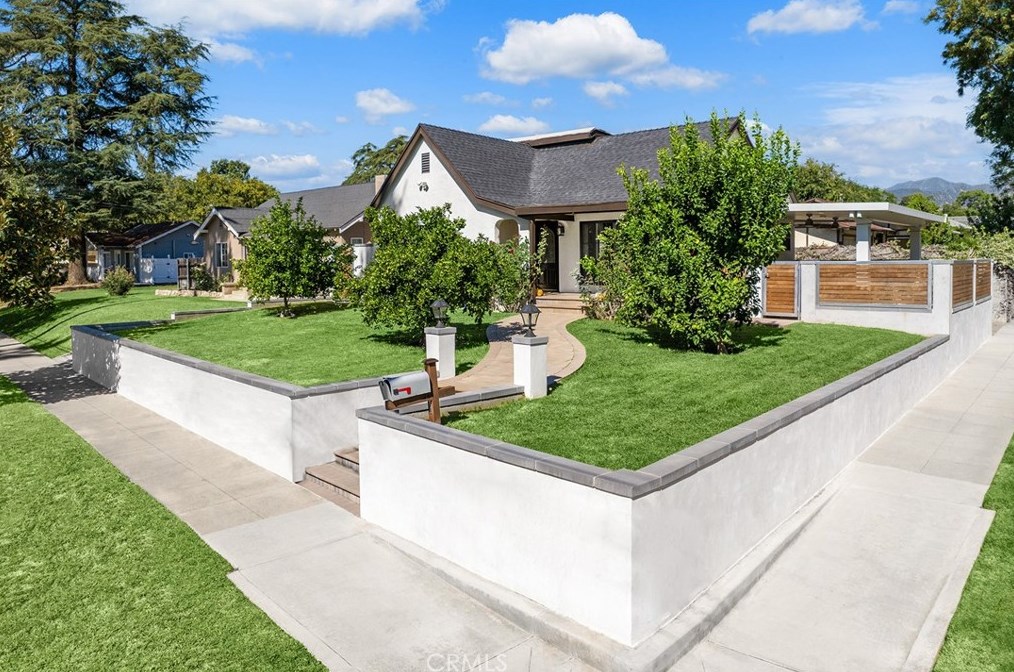 329 Stanton St, Pasadena CA  91103-1458 exterior