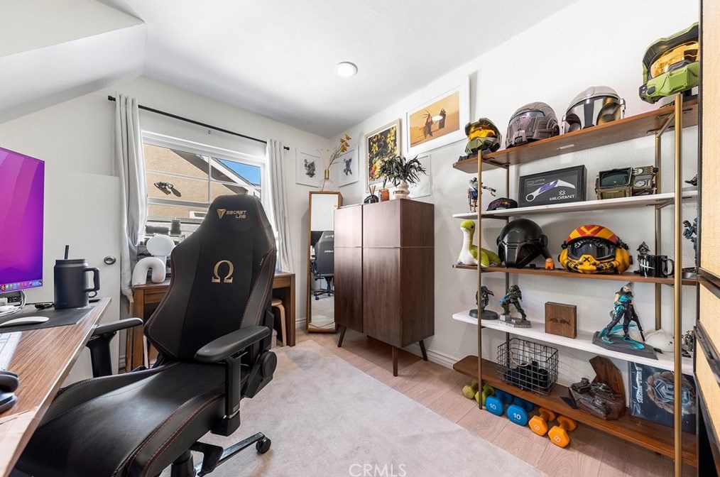 329 Stanton St, Pasadena CA  91103-1458 exterior