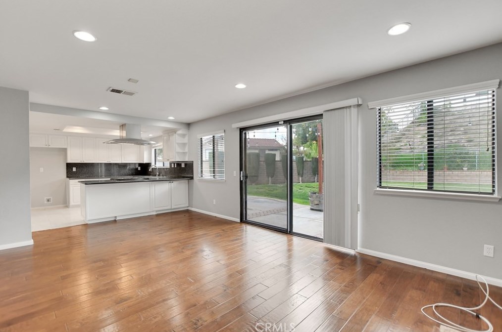 1325 Shakespeare Dr, Riverside CA  92506-5378 exterior