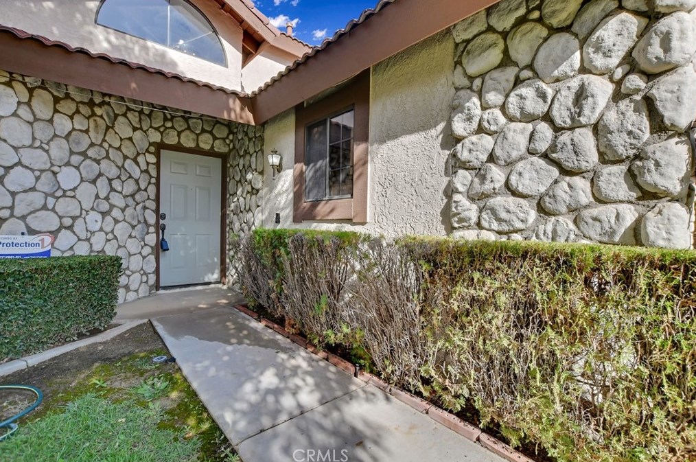 1325 Shakespeare Dr, Riverside CA  92506-5378 exterior