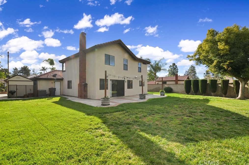 1325 Shakespeare Dr, Riverside CA  92506-5378 exterior