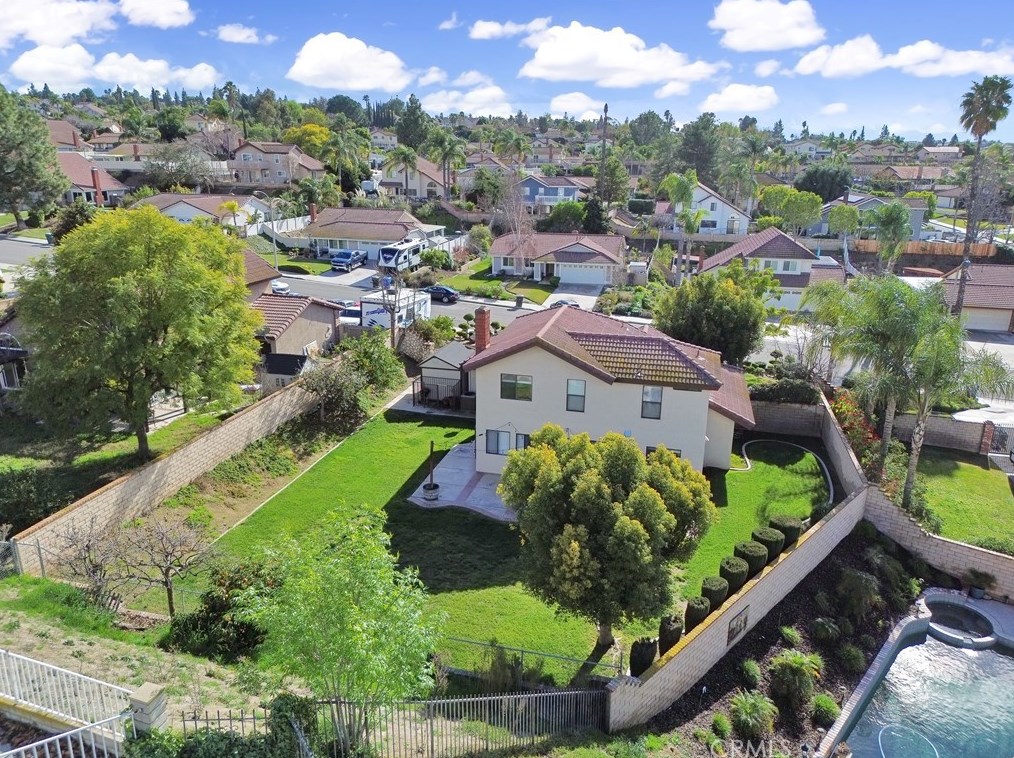 1325 Shakespeare Dr, Riverside CA  92506-5378 exterior