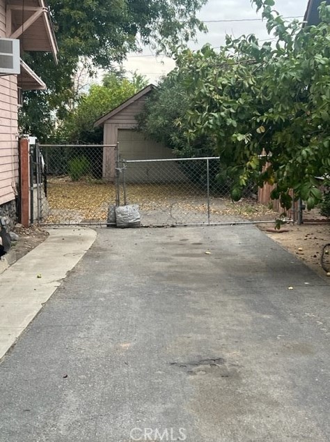 873 Towne Ave, Pomona CA  91766-3650 exterior