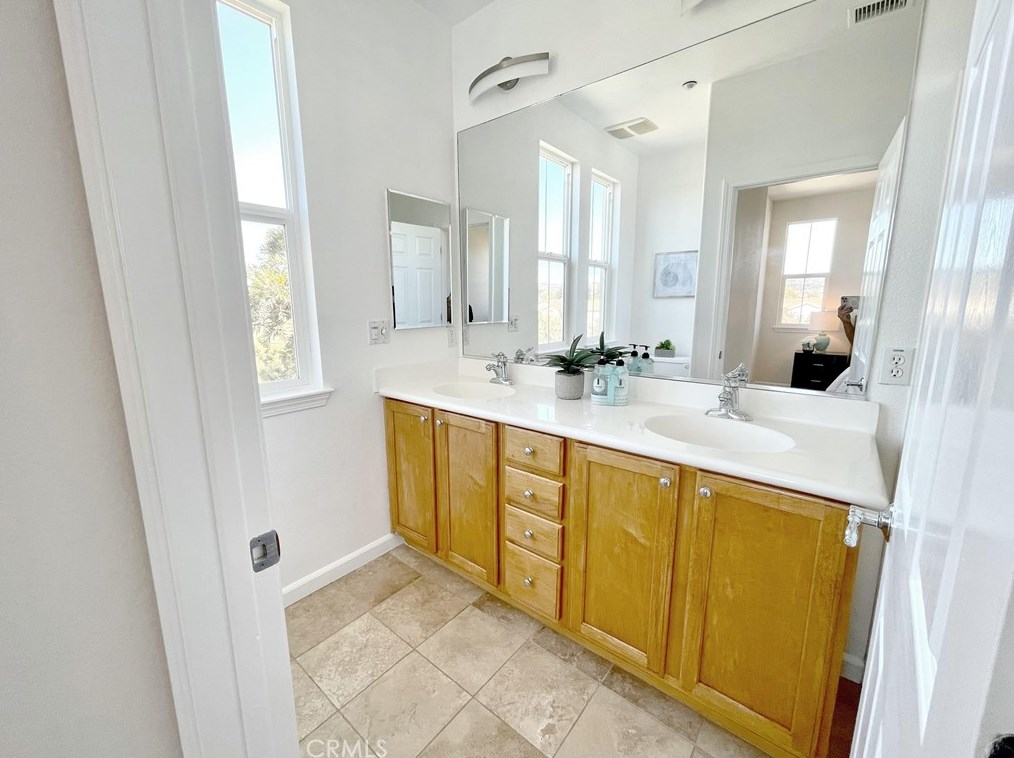 815 Tubman Dr, Oakland CA  94603-3060 exterior