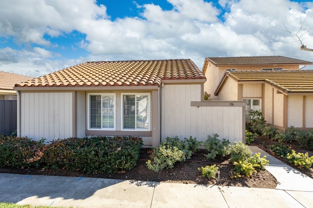 116 Tangerine, Irvine CA  92618-4579 exterior