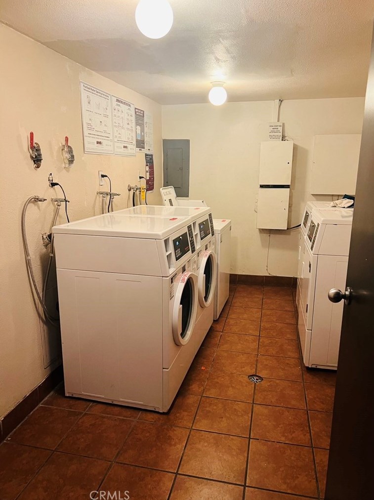 435 Virgil Ave, Los Angeles CA  90004-2313 exterior