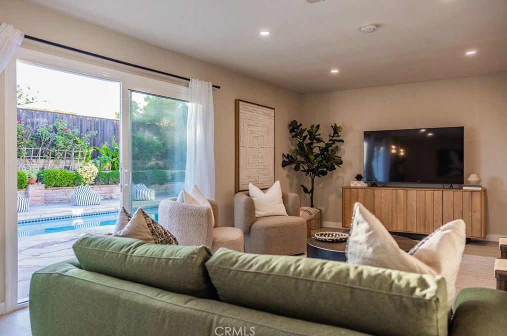 2021 Calle Candela, Fullerton CA  92833-1540 exterior