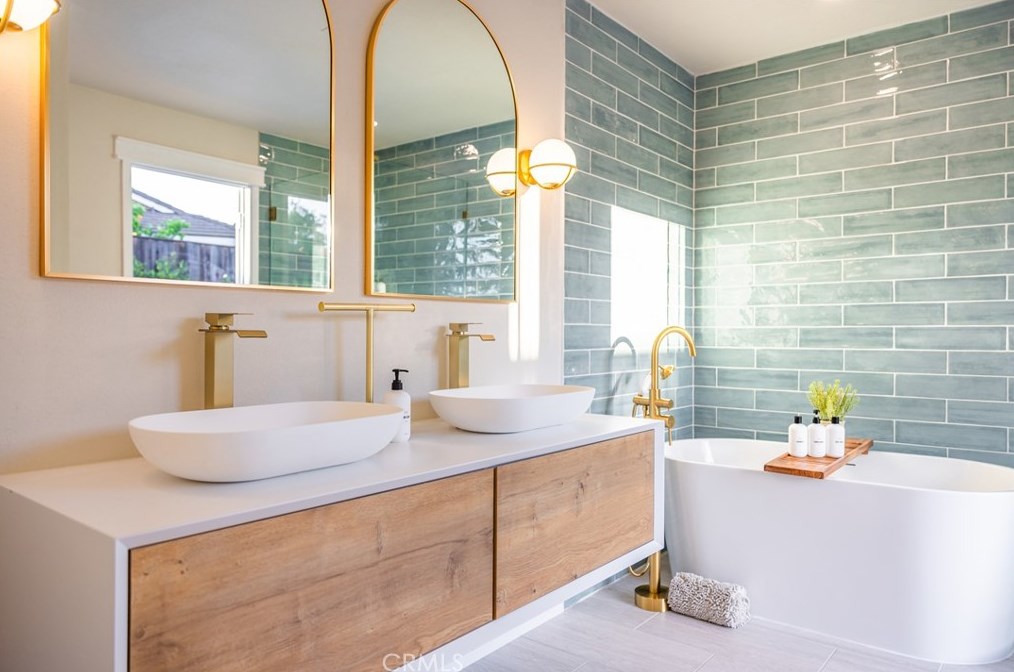 2021 Calle Candela, Fullerton CA  92833-1540 exterior