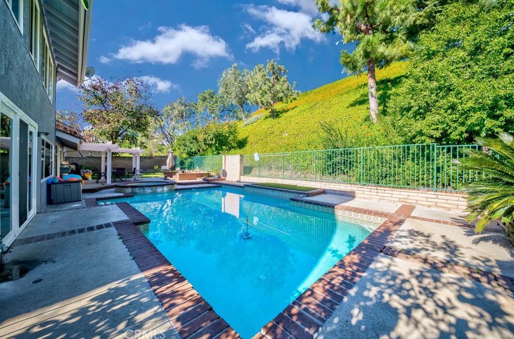 1727 Mountain View Pl, Fullerton CA  92831-1227 exterior