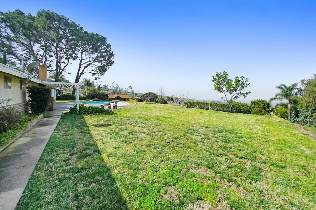 15830 Rancho Viejo Dr, Riverside CA  92506-5822 exterior