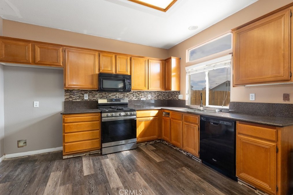 8953 Glenwood Ave, Hesperia CA  92344-8275 exterior