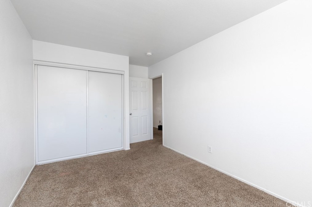 8953 Glenwood Ave, Hesperia CA  92344-8275 exterior