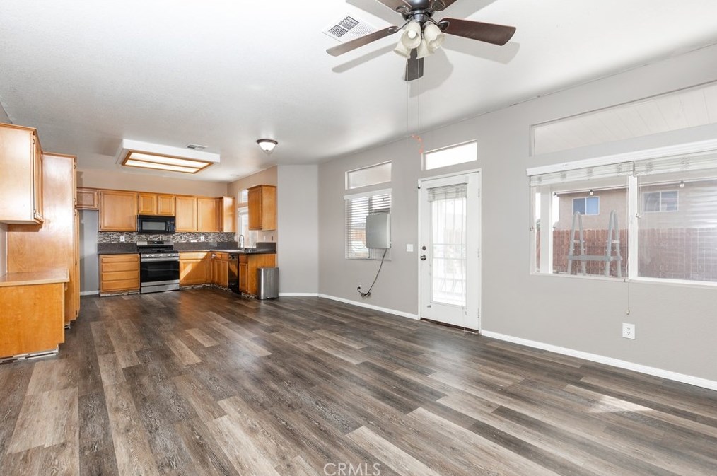 8953 Glenwood Ave, Hesperia CA  92344-8275 exterior