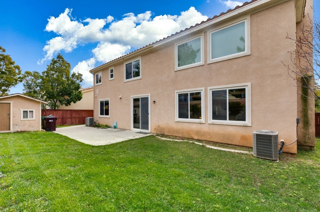 1550 Phoenix Dr, Beaumont CA  92223-7813 exterior