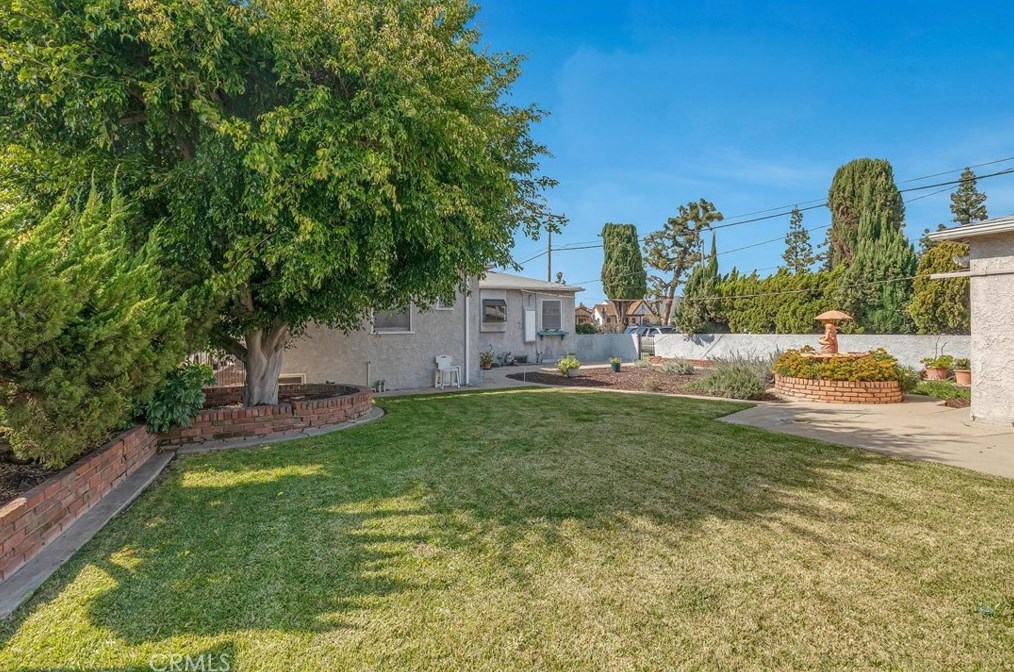 1300 Vancouver Ave, Los Angeles CA  90022-4917 exterior
