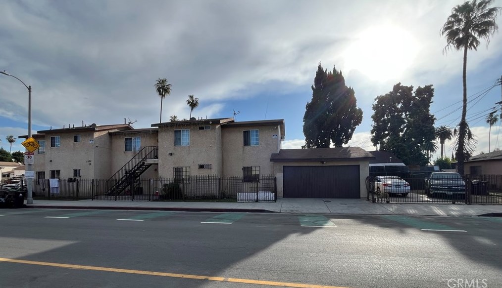 7704 Grand Ave, Los Angeles CA  90003-2442 exterior