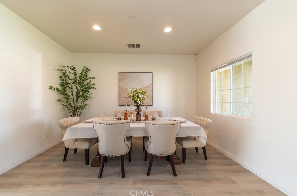 15657 Fontlee Ln, Fontana CA  92335-5480 exterior