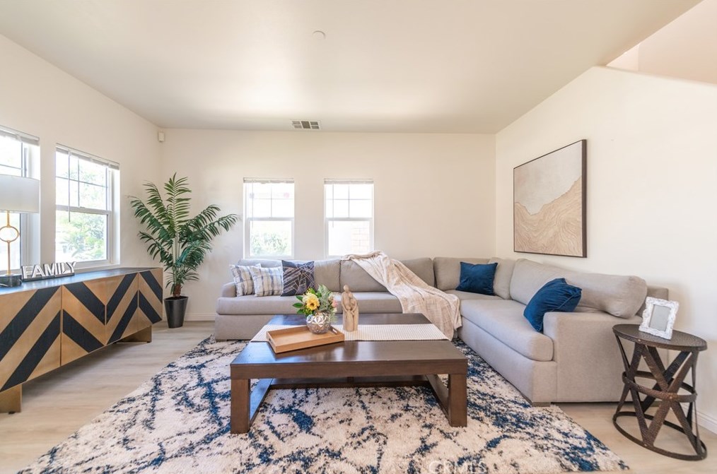 15657 Fontlee Ln, Fontana CA  92335-5480 exterior